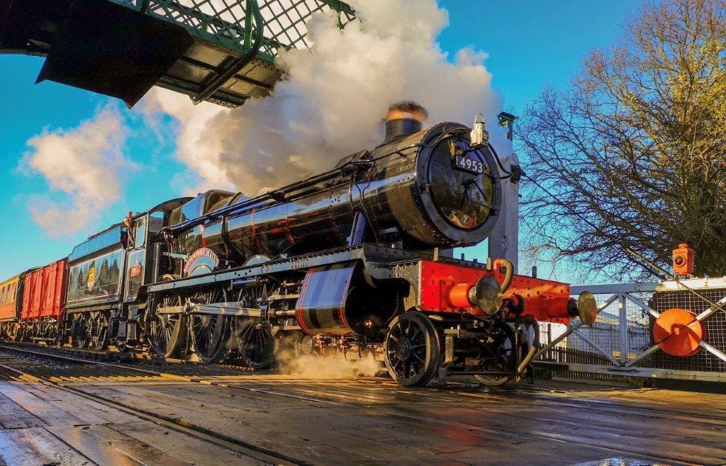 GWR ‘Hall’ 4-6-0 No. 4953 Pitchford Hall returned to action in late 2019 sporting 1950s British Railways lined black livery with red-backed name and cabside number plates. EOR