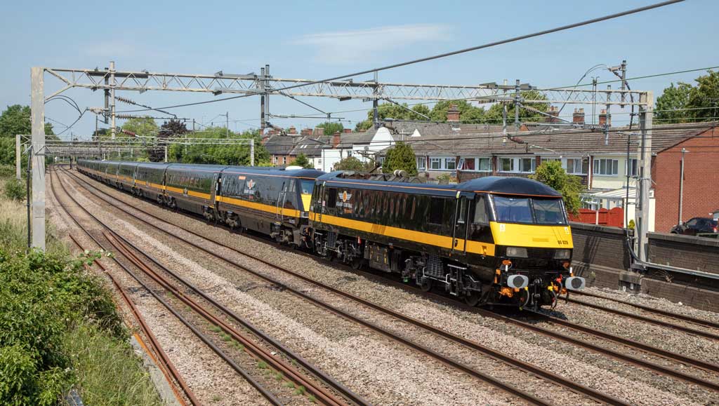 Grand Central’s No. 90029 with two of the Mk 4 rakes of stock and 90026