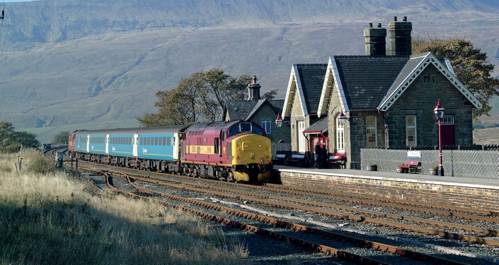 A pair of EWS Class 37 diesels