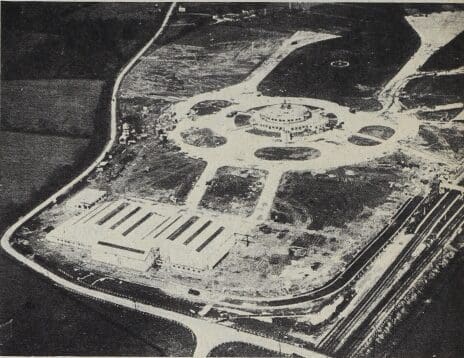 the “Beehive” airport building and its associated hangars in the 1930s, with Tinsley Green (later Gatwick Airport) Station on the extreme right